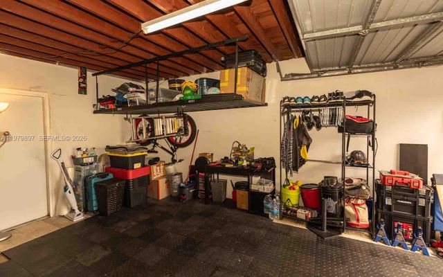 6680 NW 24th Pl, Sunrise, FL 33313