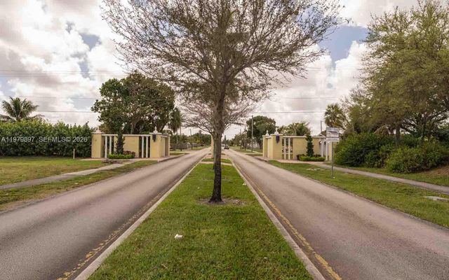 6680 NW 24th Pl, Sunrise, FL 33313