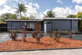 6680 NW 24th Pl, Sunrise, FL 33313