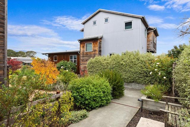 716 Keller Ct, Petaluma, CA 94952