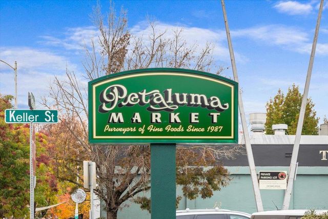 716 Keller Ct, Petaluma, CA 94952
