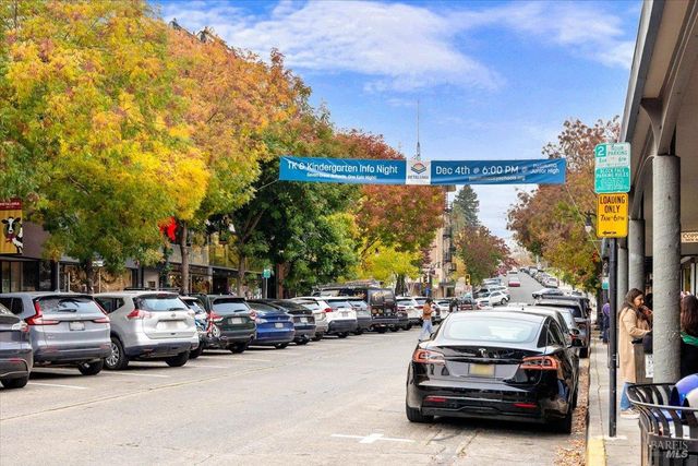 716 Keller Ct, Petaluma, CA 94952