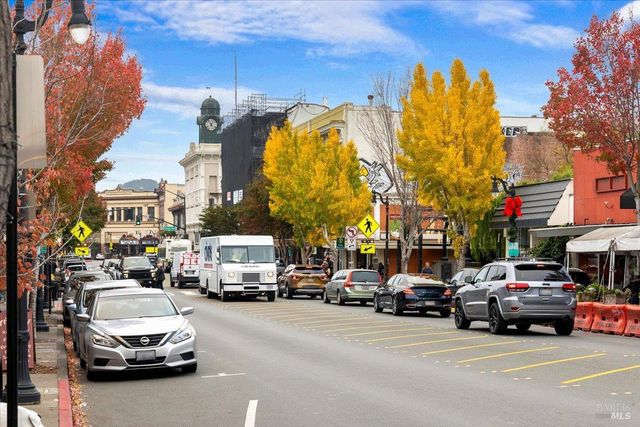 716 Keller Ct, Petaluma, CA 94952