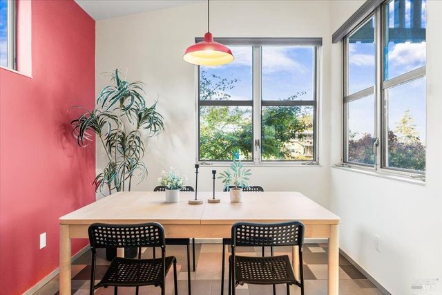 716 Keller Ct, Petaluma, CA 94952