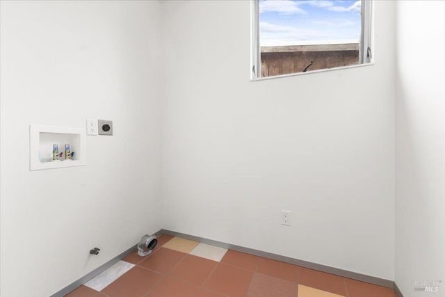 716 Keller Ct, Petaluma, CA 94952