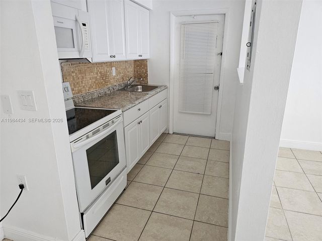 16851 NE 21st Ave 12, North Miami Beach, FL 33162