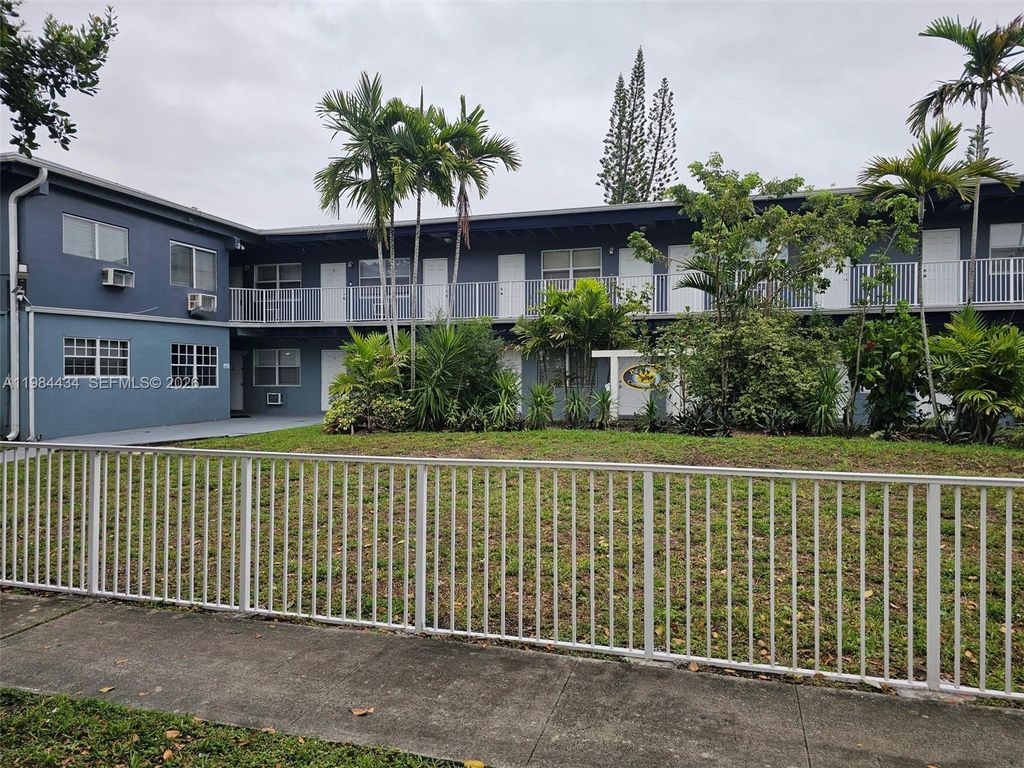 16851 NE 21st Ave 12, North Miami Beach, FL 33162