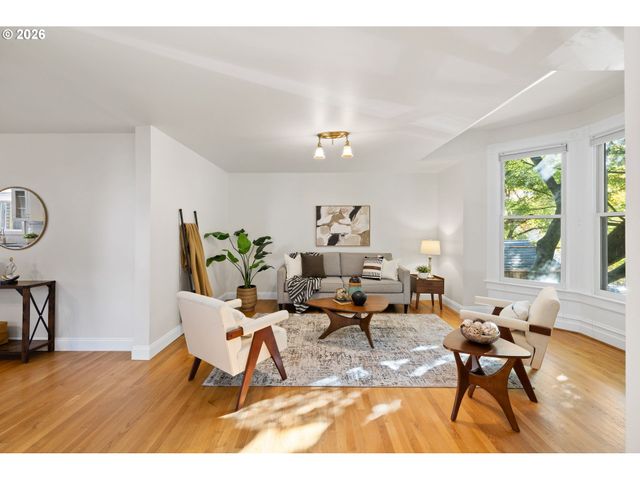 215 S GAINES St, Portland, OR 97239
