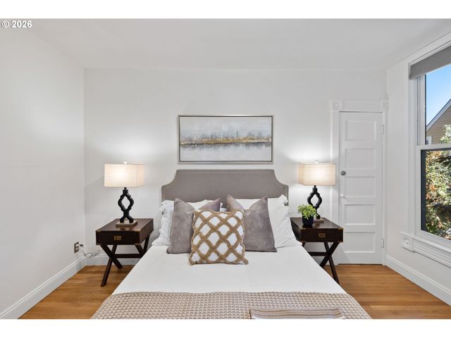 215 S GAINES St, Portland, OR 97239
