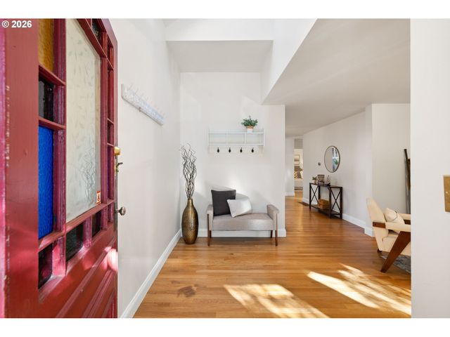 215 S GAINES St, Portland, OR 97239