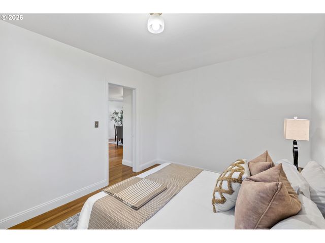 215 S GAINES St, Portland, OR 97239