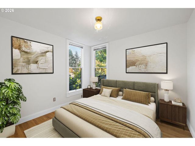 215 S GAINES St, Portland, OR 97239
