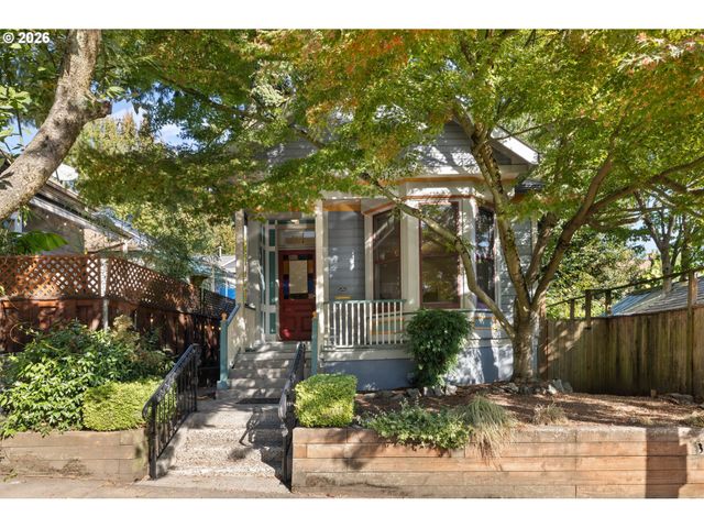 215 S GAINES St, Portland, OR 97239