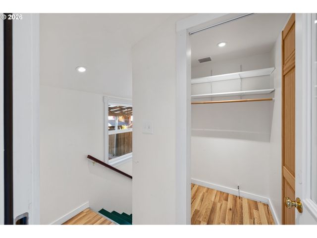 215 S GAINES St, Portland, OR 97239