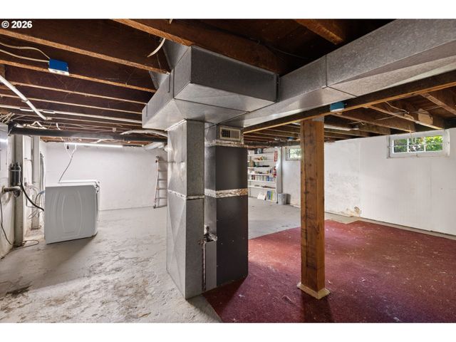 215 S GAINES St, Portland, OR 97239