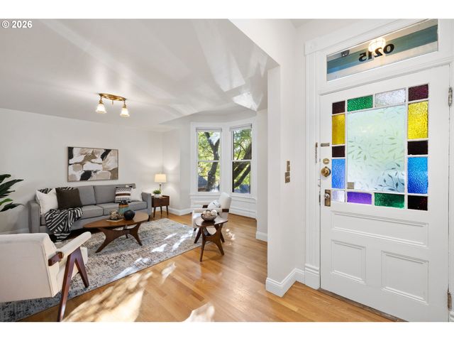 215 S GAINES St, Portland, OR 97239