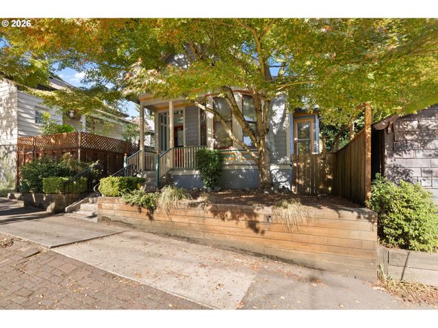 215 S GAINES St, Portland, OR 97239