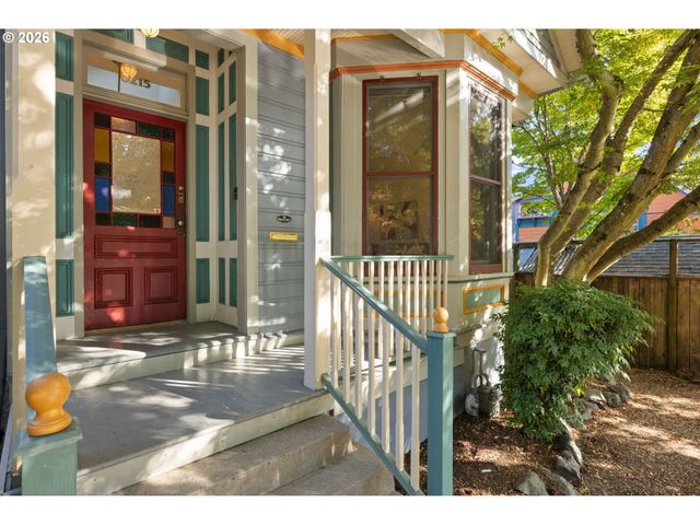 215 S GAINES St, Portland, OR 97239