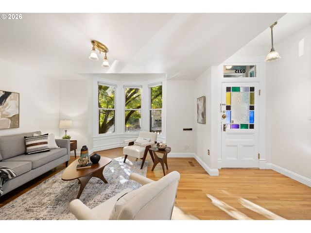 215 S GAINES St, Portland, OR 97239