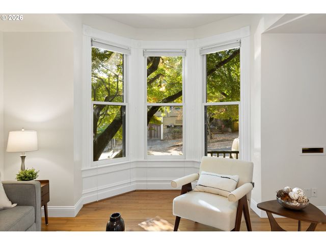 215 S GAINES St, Portland, OR 97239