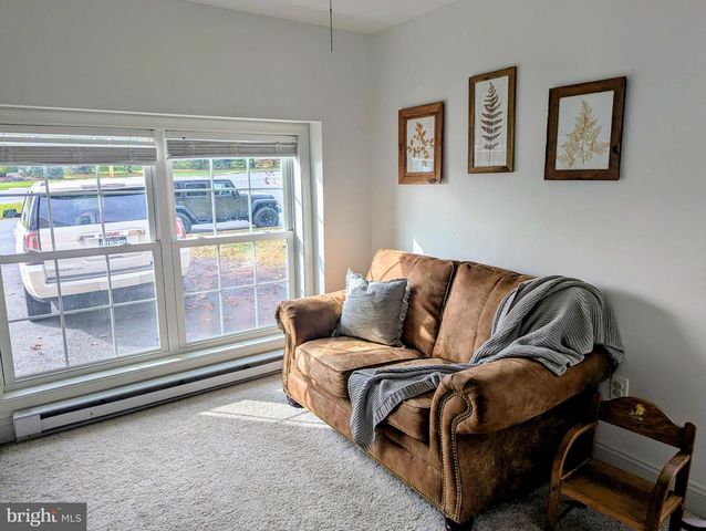 3 LOCUST LN, Womelsdorf, PA 19567