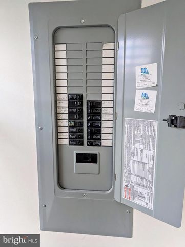 3 LOCUST LN, Womelsdorf, PA 19567