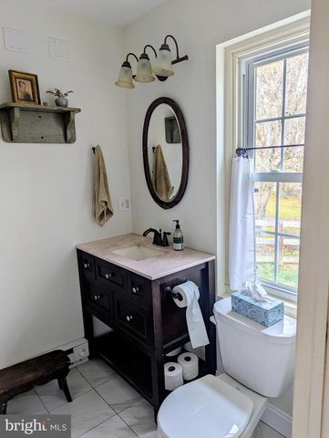 3 LOCUST LN, Womelsdorf, PA 19567