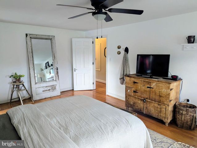 3 LOCUST LN, Womelsdorf, PA 19567