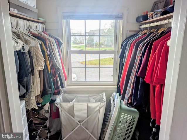 3 LOCUST LN, Womelsdorf, PA 19567