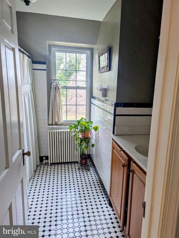 3 LOCUST LN, Womelsdorf, PA 19567