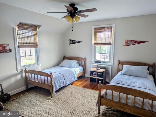 3 LOCUST LN, Womelsdorf, PA 19567