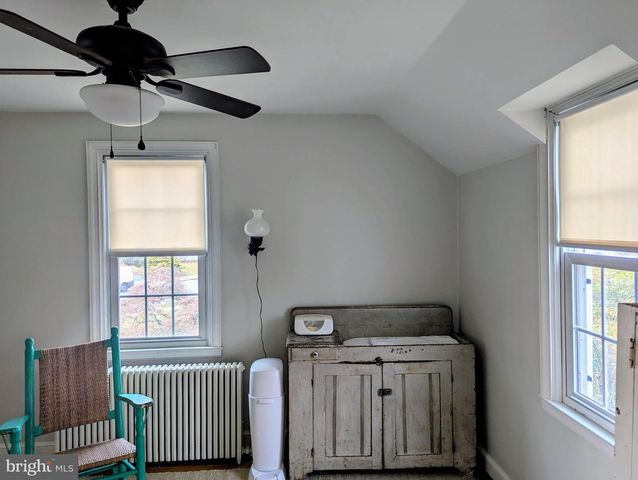 3 LOCUST LN, Womelsdorf, PA 19567