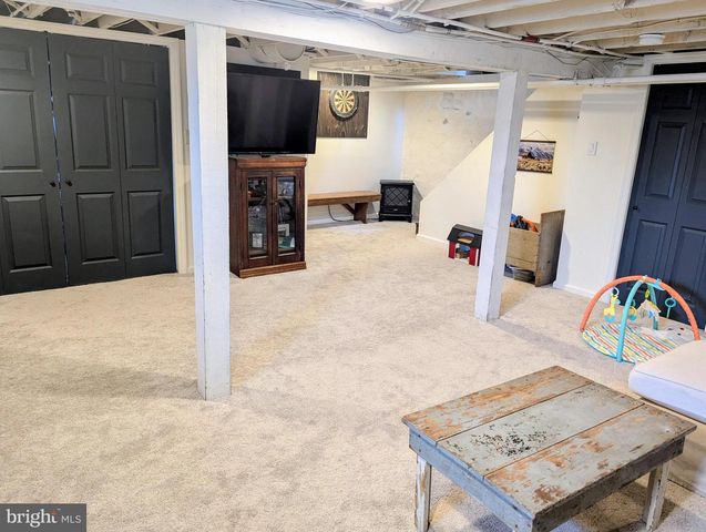 3 LOCUST LN, Womelsdorf, PA 19567