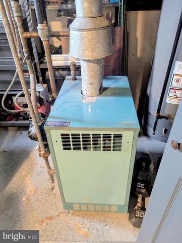 3 LOCUST LN, Womelsdorf, PA 19567