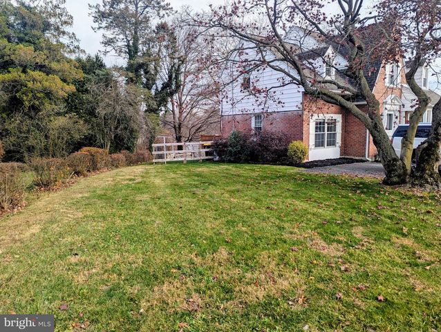 3 LOCUST LN, Womelsdorf, PA 19567