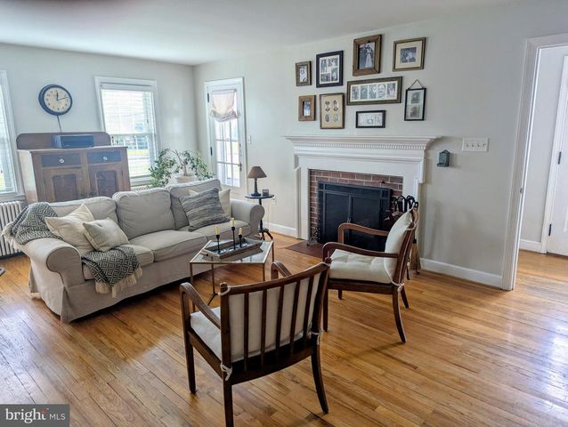 3 LOCUST LN, Womelsdorf, PA 19567