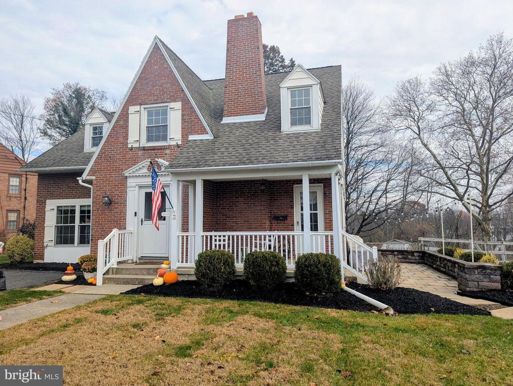 3 LOCUST LN, Womelsdorf, PA 19567