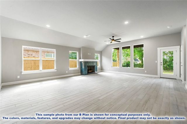 1020 Marquis Avenue, Lowell, AR 72745