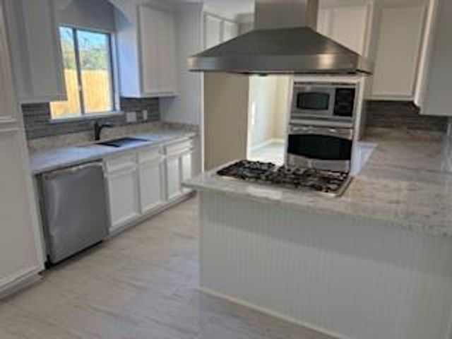 423 Baywood Street, Shoreacres, TX 77571