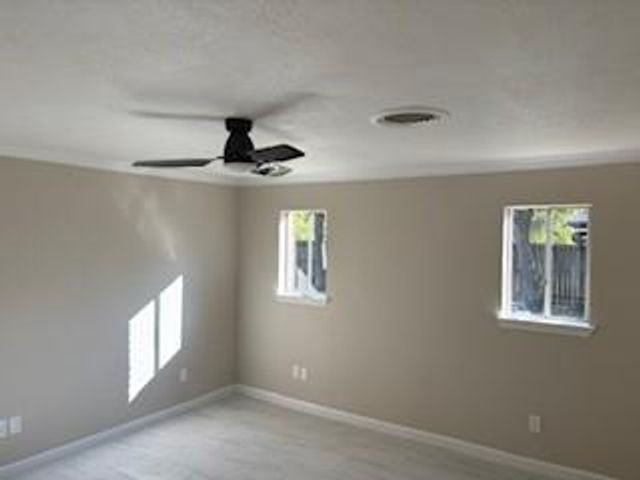 423 Baywood Street, Shoreacres, TX 77571