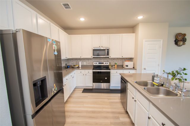 7800 Gangway Drive, Fort Worth, TX 76179