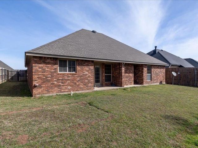 8108 SW Cherokee Ave, Lawton, OK 73505