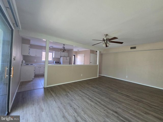 706 MEADOW WOODS LN, Lawrence Township, NJ 08648