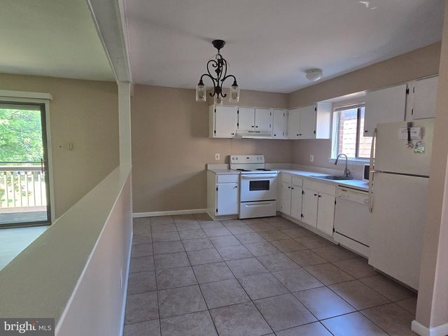 706 MEADOW WOODS LN, Lawrence Township, NJ 08648