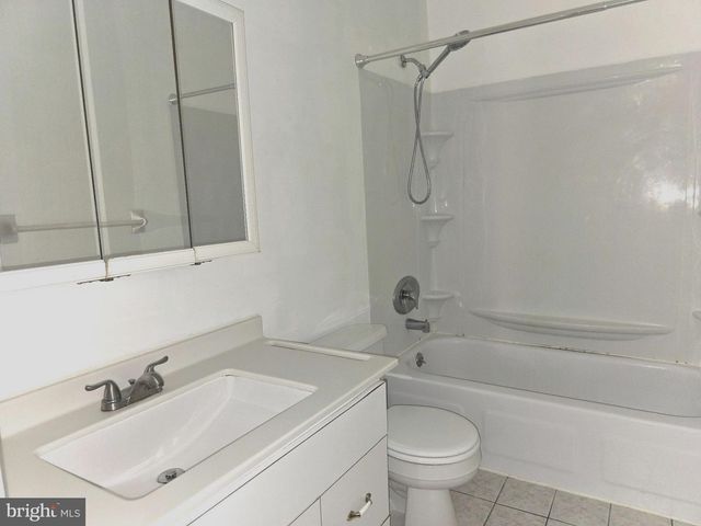 706 MEADOW WOODS LN, Lawrence Township, NJ 08648