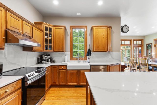 S91W31504 Grace TRAIL, Mukwonago, WI 53149