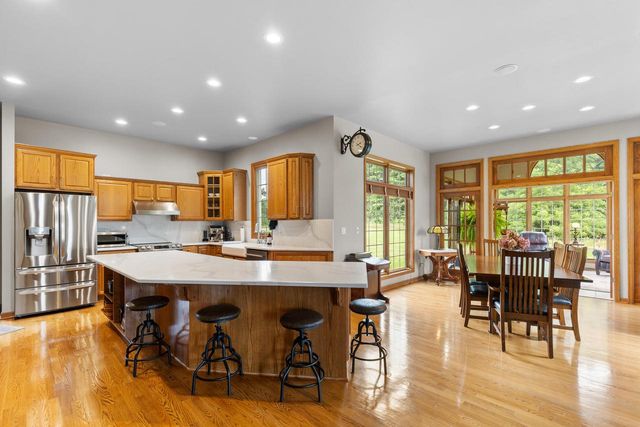 S91W31504 Grace TRAIL, Mukwonago, WI 53149