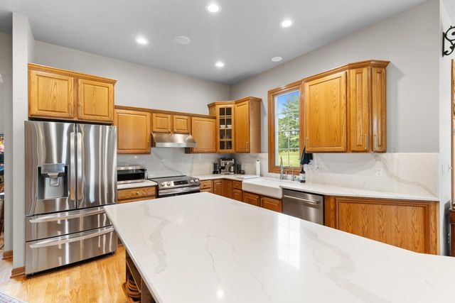 S91W31504 Grace TRAIL, Mukwonago, WI 53149