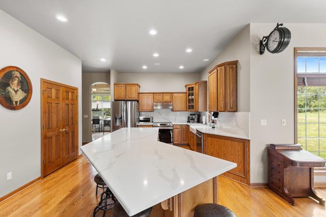 S91W31504 Grace TRAIL, Mukwonago, WI 53149