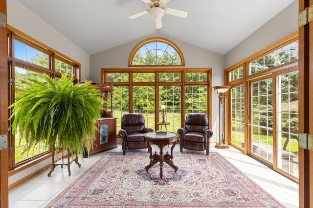 S91W31504 Grace TRAIL, Mukwonago, WI 53149